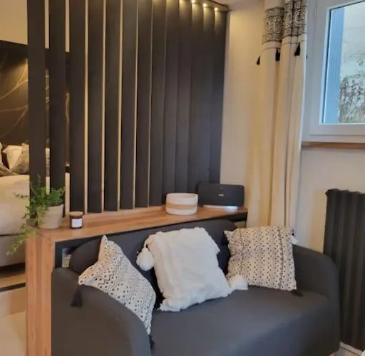 En Rez-de-jardin Apartment